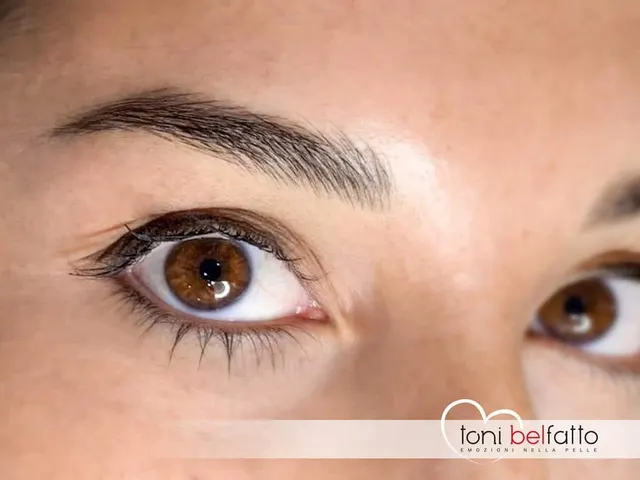 Sopracciglia in trucco permanente, prima e dopo