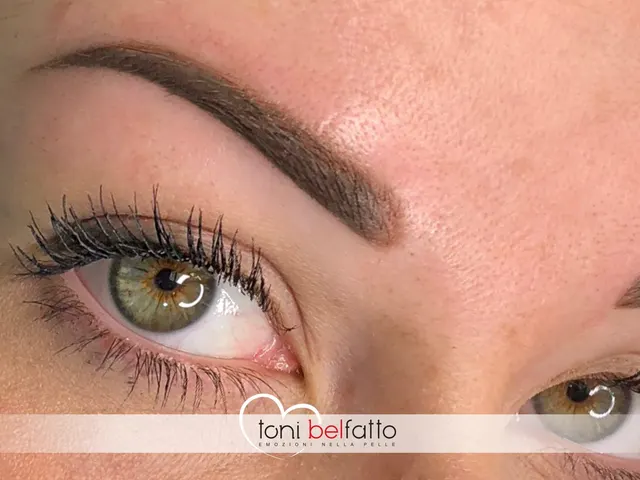Sopracciglia in trucco permanente, prima e dopo