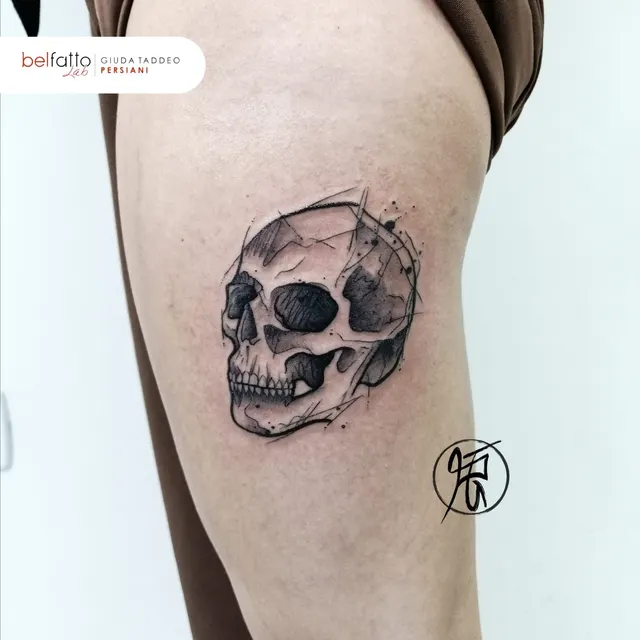 Tatuaggio di un teschio in bianco e nero